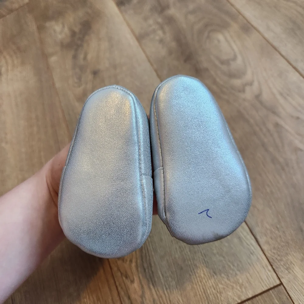 0-3 Months Silver Baby Shoes with Bow